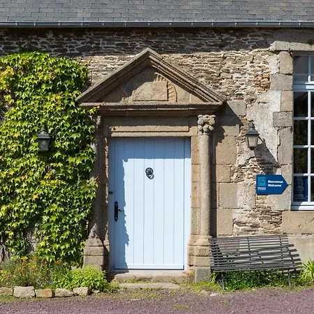 La Métairie Du Vauhariot: Seaside With Heated Pool And Mont Saint-michel View Guest house