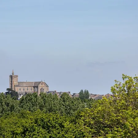 Maison d'hôtes La Metairie-du-vauhariot - Ou - Piscine Chauffée - Vue Et Mont Saint Michel Et Gr34 - Résidence Hôtelière 3*